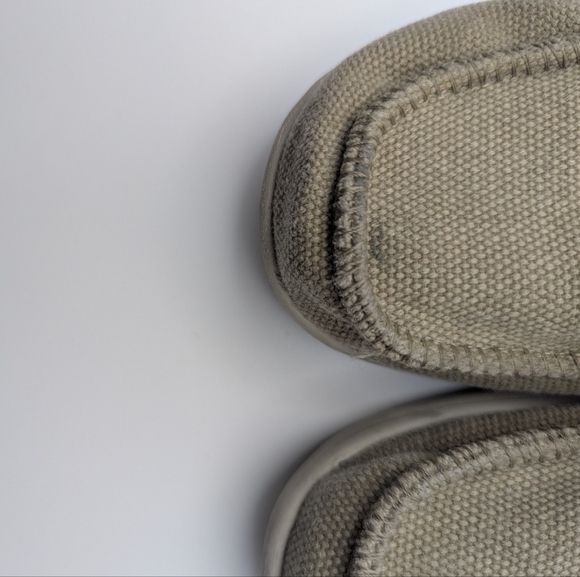 Crocs Brown Unisex Slip On Canvas Loafers Kids Size J 4 Two Tone Casual Shoes - Picture 3 of 8